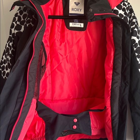 Roxy Girls DryFlight Snow/Ski Black and Pink Jacket | XL - Picture 6 of 6